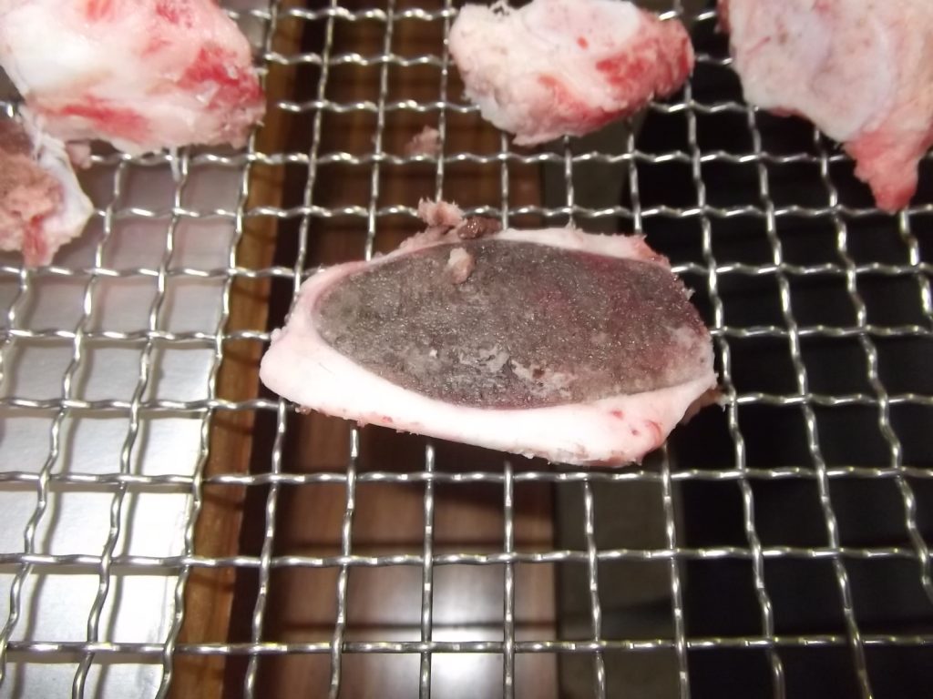 畜産品　ペットフード用畜肉の低温乾燥テスト（牛、豚、鶏、鹿）